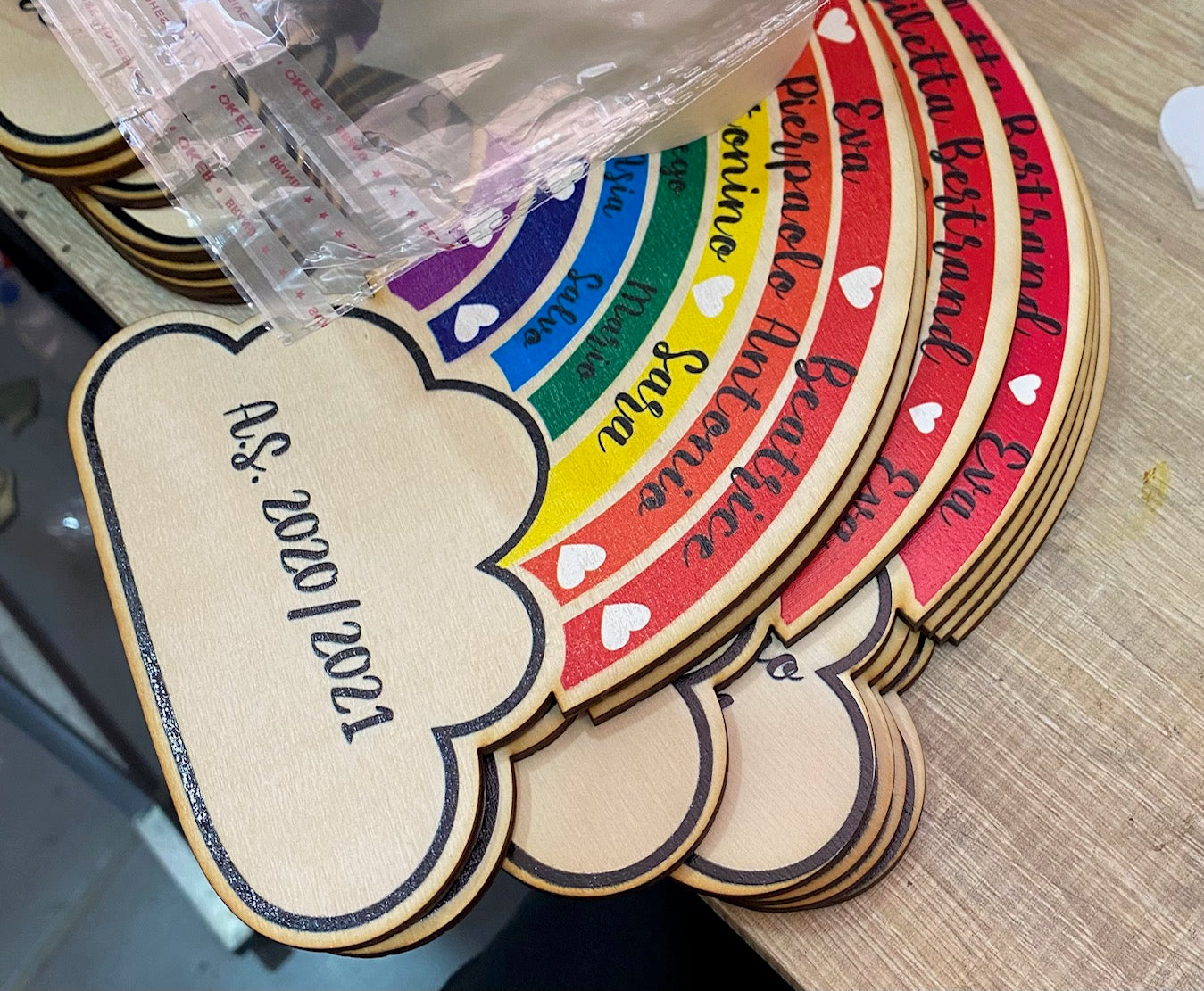Arcobaleno in legno regalo insegnanti maestre con classe e alunni Stampa uv